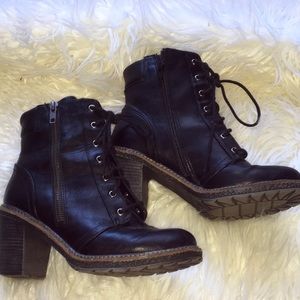 Combat boots